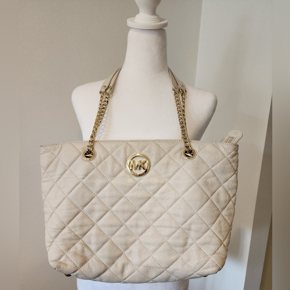 Michael Kors Quilted Purse. GUC.